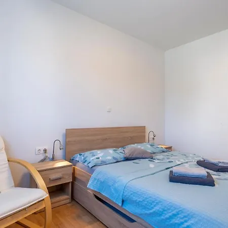 New Deezee Apartment Loborika